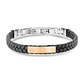 Leather bracelet with logo plaque Photo