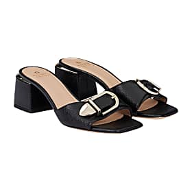 Hannah Sandal Photo