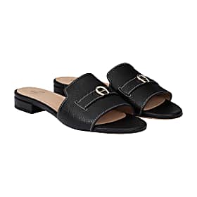 Arielle Sandal Photo