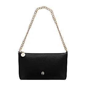 Fashion bag with chain Photo