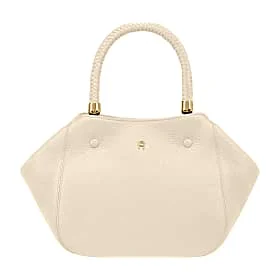 Carré Soft handbag M Photo
