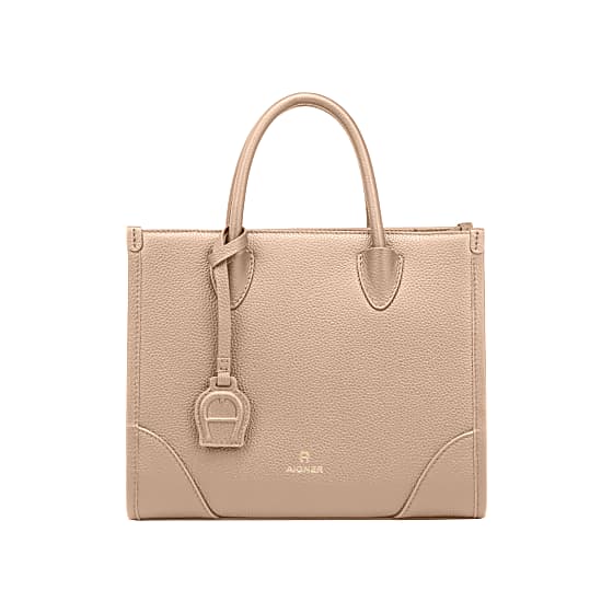 Samara Shopper S Photo