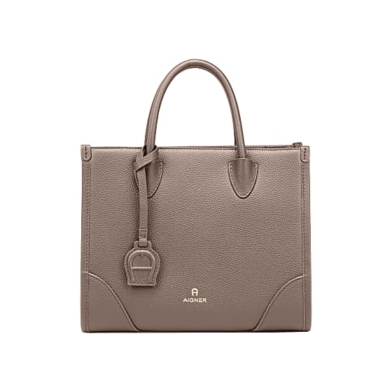 Samara Shopper S Photo