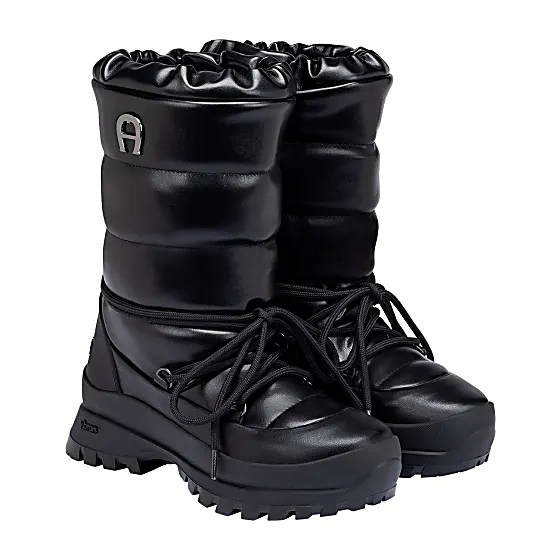 Elsa City Snowboot Photo