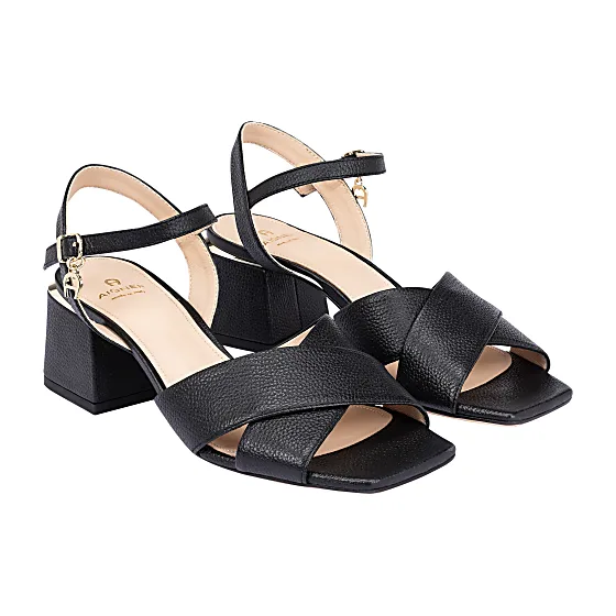 Hannah sandal Photo