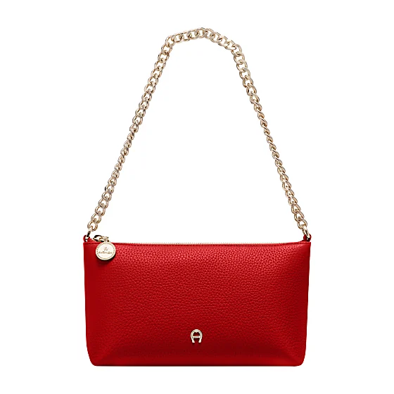 Fashion bag with chain Photo