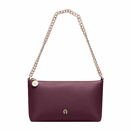 Fashion bag with chain Photo