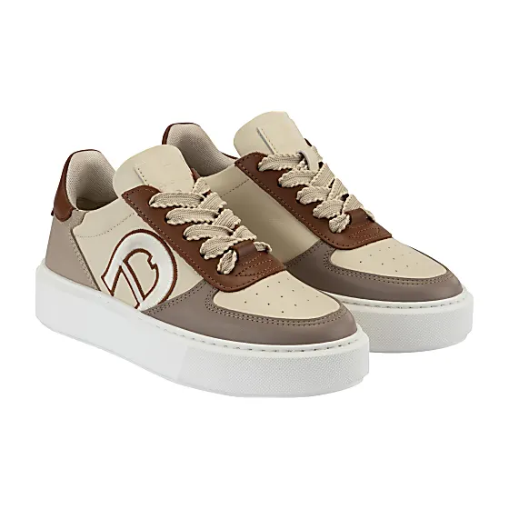 Sally Sneaker Photo