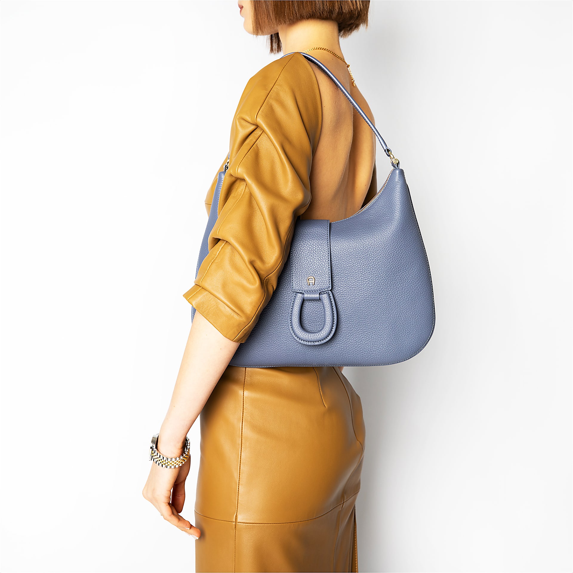 Courier Hobo Coach Wholesale Online www.tspartners